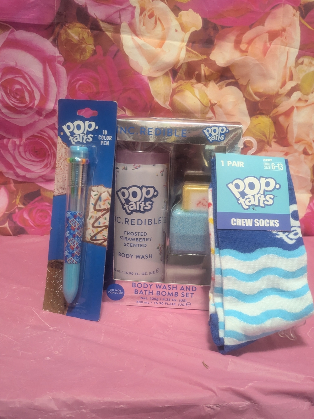 Pop-Tarts Frosted Strawberry Body Wash & Bath Bomb Set with Blue Crew Socks Teen